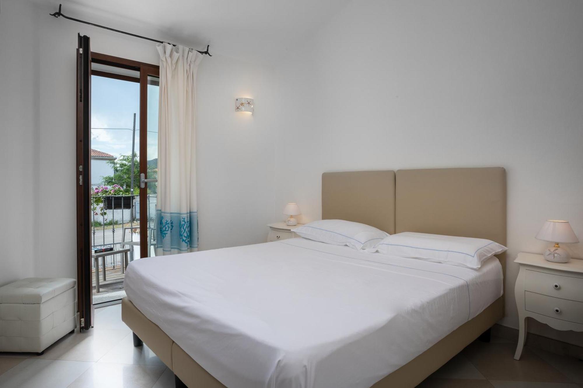 The Square Depandance Bed & Breakfast Cannigione Bagian luar foto