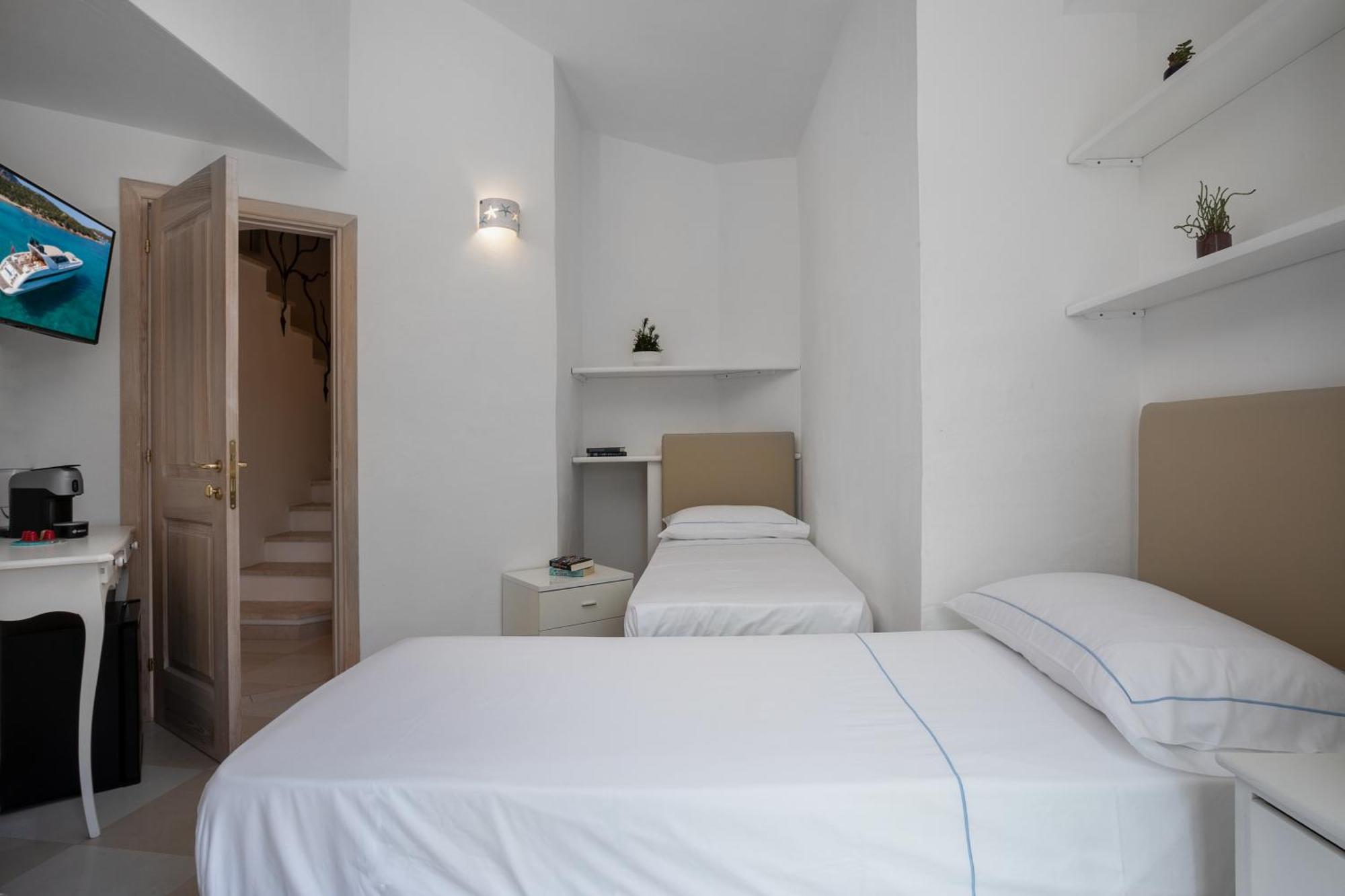 The Square Depandance Bed & Breakfast Cannigione Bagian luar foto